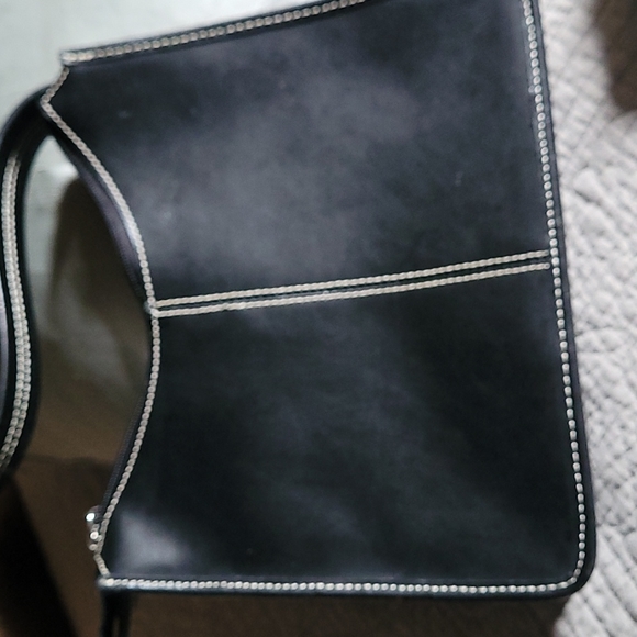 Kenneth Cole Reaction handbag and wallet. Both are black leather. - Picture 4 of 5